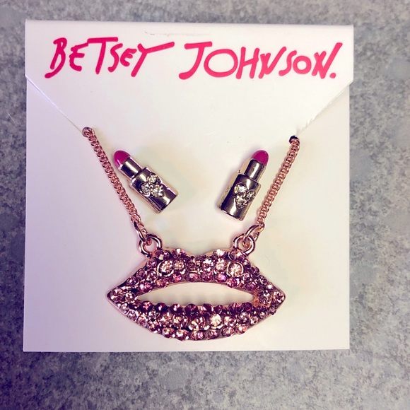 Betsey Johnson Rose Gold Tone Crystal Encrusted Lip Necklace & Lipstick Studs - Picture 2 of 10